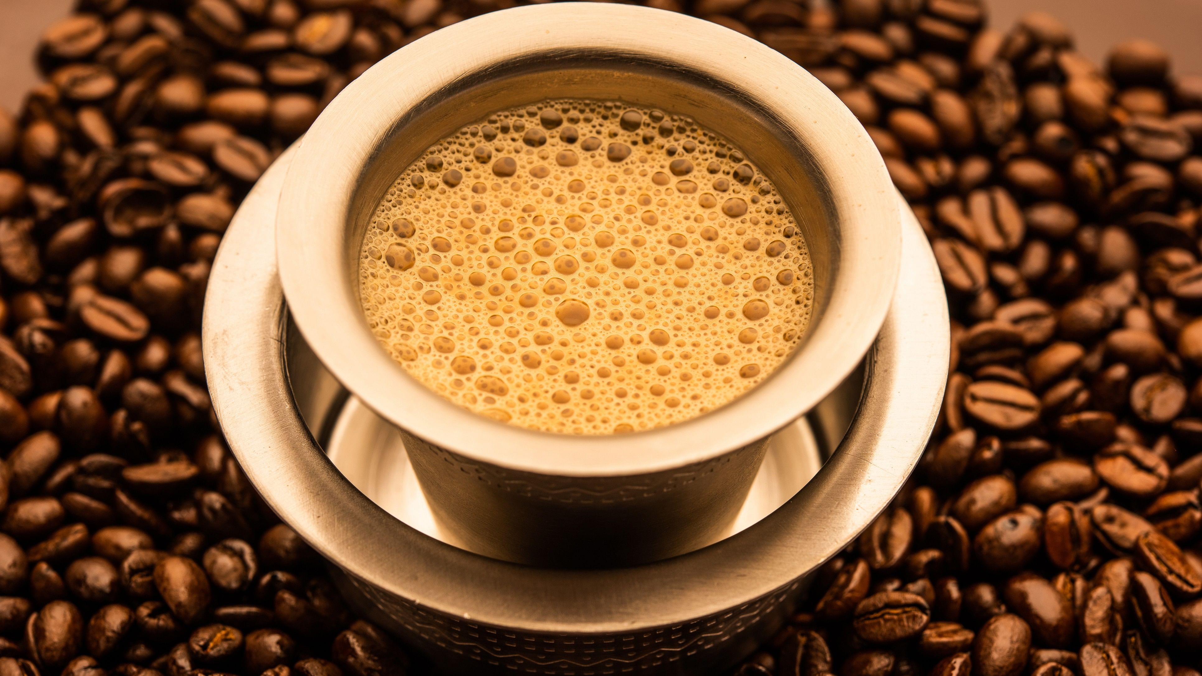 <div class="paragraphs"><p>Experts&nbsp;believe the extraction process, wallet&nbsp;friendly prices, and high degree of heat are what set the south Indian filter coffee&nbsp;apart.</p></div>