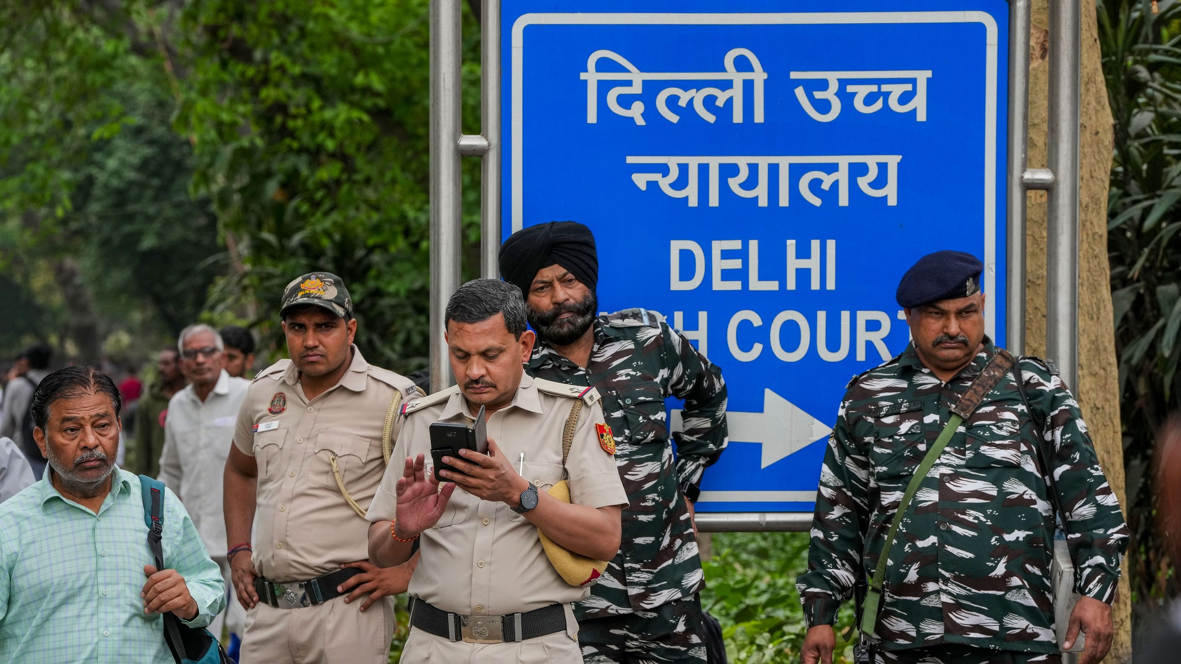 <div class="paragraphs"><p> Tight security arrangements outside Delhi High Court ahead of hearing on Delhi CM Arvind Kejriwal.</p></div>