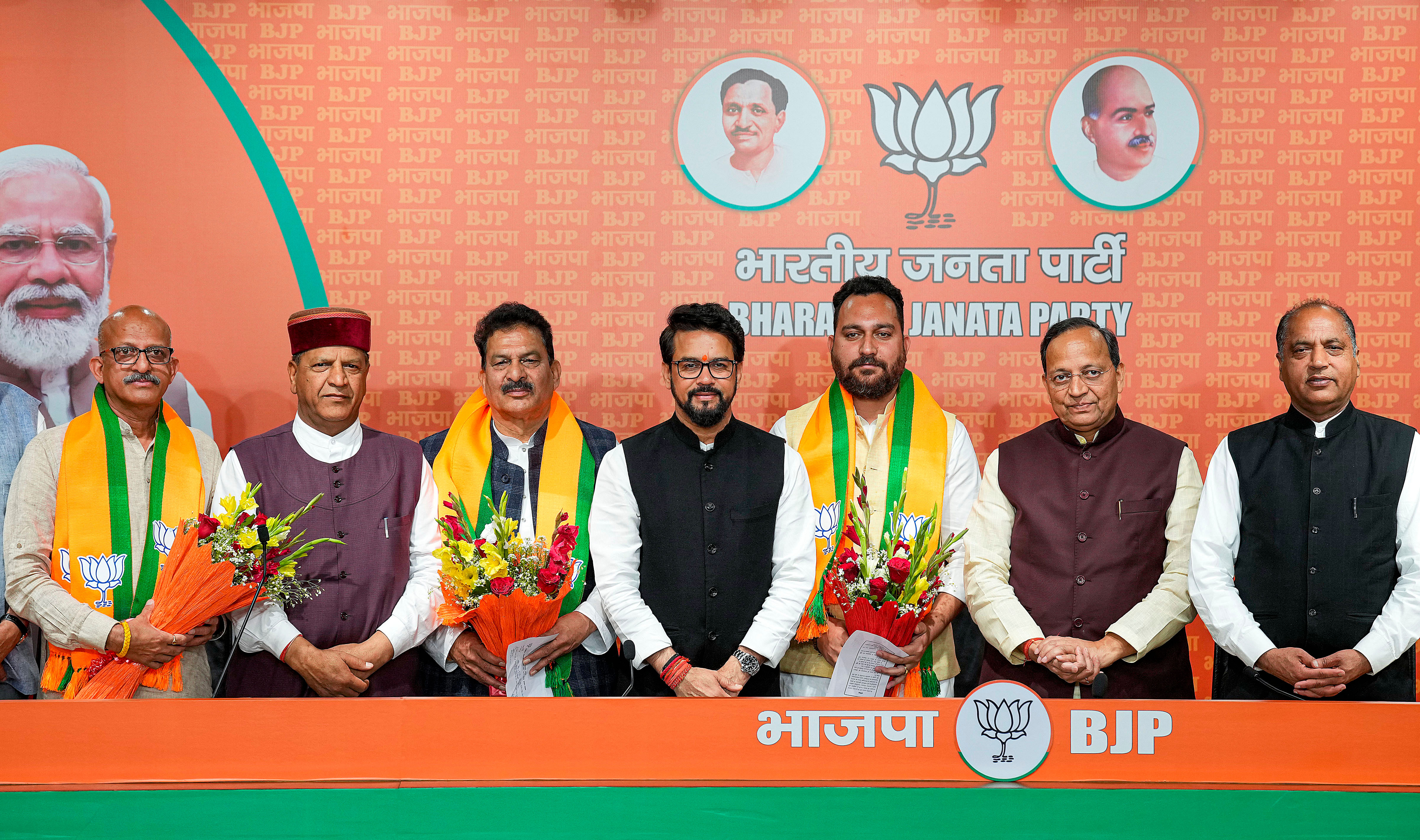 <div class="paragraphs"><p>New Delhi: Union Minister Anurag Thakur, former Himachal Pradesh CM and BJP leader Jai Ram Thakur and party leader Arun Singh with Himachal Pradesh Independent MLAs KL Thakur, Hoshiyar Singh and Ashish Sharma who joined BJP, in New Delhi, Saturday, March 23, 2024.</p></div>