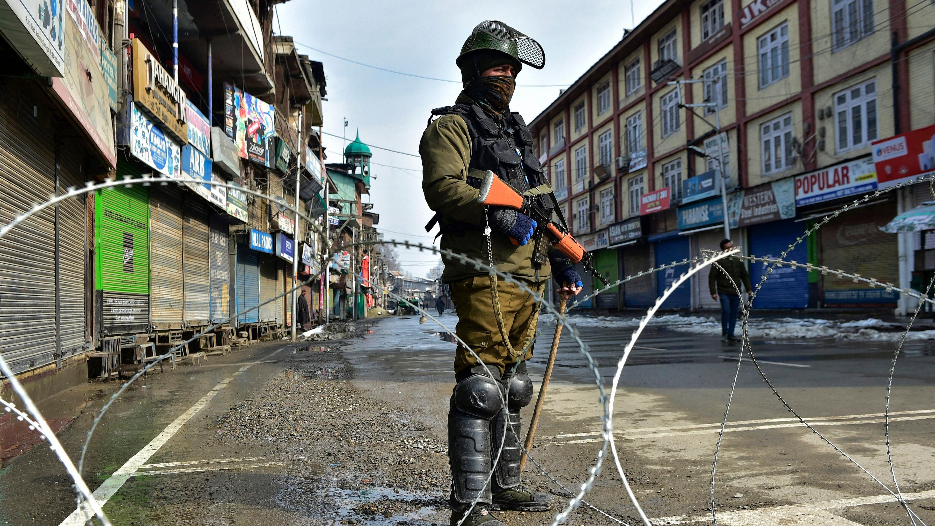 <div class="paragraphs"><p>A member of Central security forces stands in front of barbed wire in Srinagar, Feb 11, 2019.</p></div>