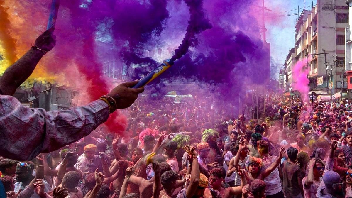 <div class="paragraphs"><p>People play with colours on the occasion of Holi festival. Representative image.</p></div>