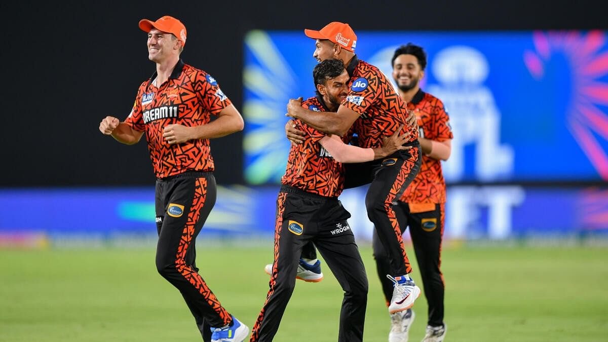 <div class="paragraphs"><p>Sunrisers Hyderabad players celebrate the wicket of Mumbai Indians batter Ishan Kishan during the Indian Premier League (IPL) 2024 </p></div>