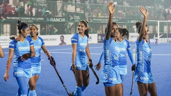 <div class="paragraphs"><p>Indian players acknowledge fans at the FIH Women’s Olympic Qualifiers Ranchi 2024  in Ranchi, Tuesday on Jan. 16, 2024.</p></div>