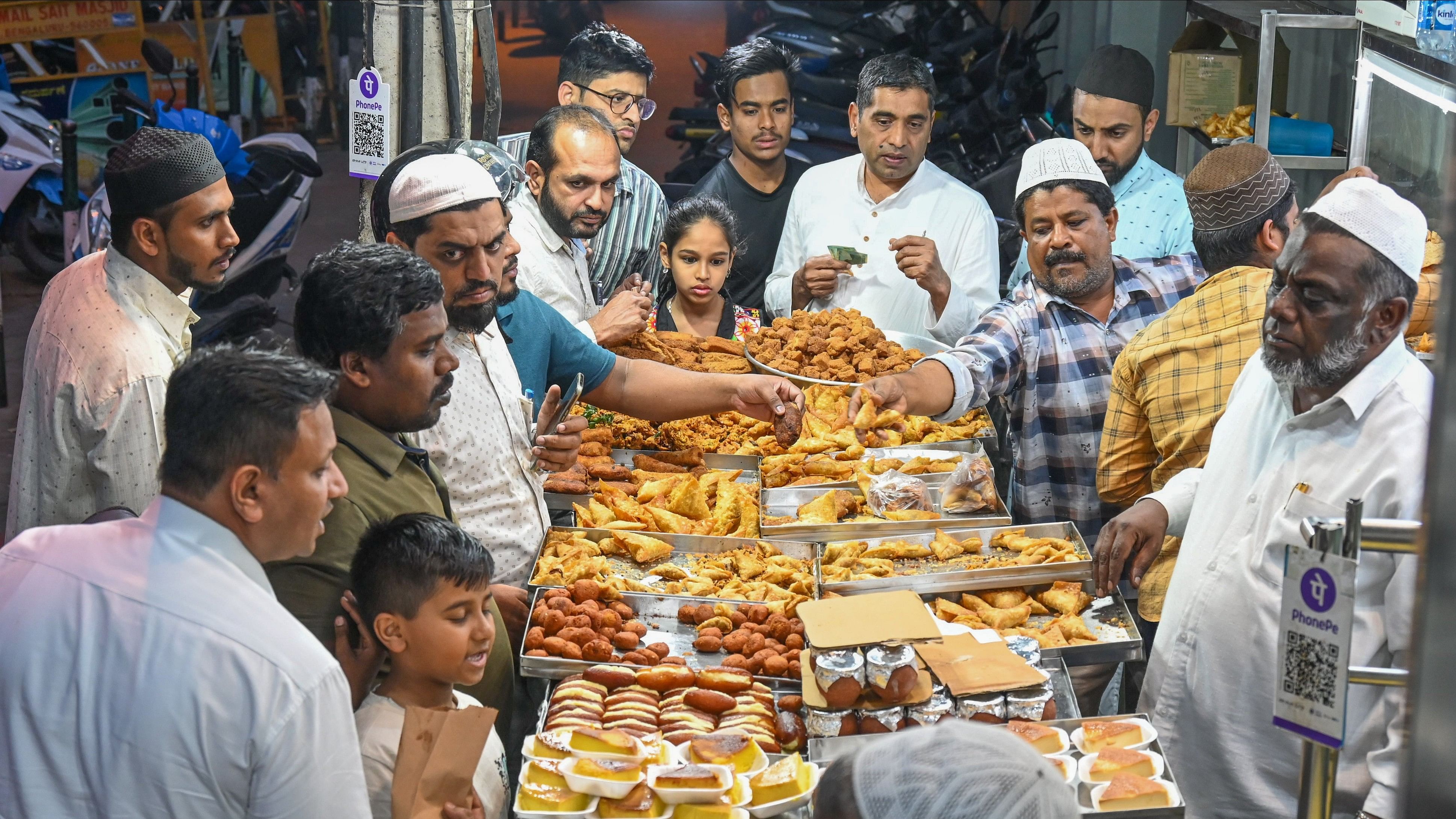 <div class="paragraphs"><p>Food stalls at Fraser Town's Mosque Road and MM Road display a wide variety of kebabs, desserts, and other culinary delights. </p></div>