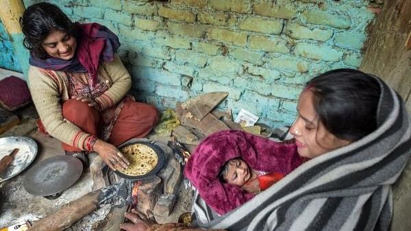 <div class="paragraphs"><p>Pakistani Hindu refugee Meera makes 'chapatis' as Aarti, who has named her daughter Nagrikta,  at their camp in 'Majnu Ka Tila', in New Delhi, on December 26, 2019, when the contentious Citizenship (Amendment) Act was passed by the Indian Parliament. </p></div>