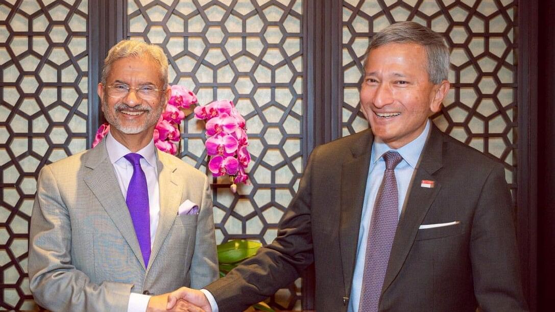 <div class="paragraphs"><p>External Affairs Minister S. Jaishankar with Singapore's Minister for Foreign Affairs Vivian Balakrishnan during a meeting, in Singapore.</p></div>