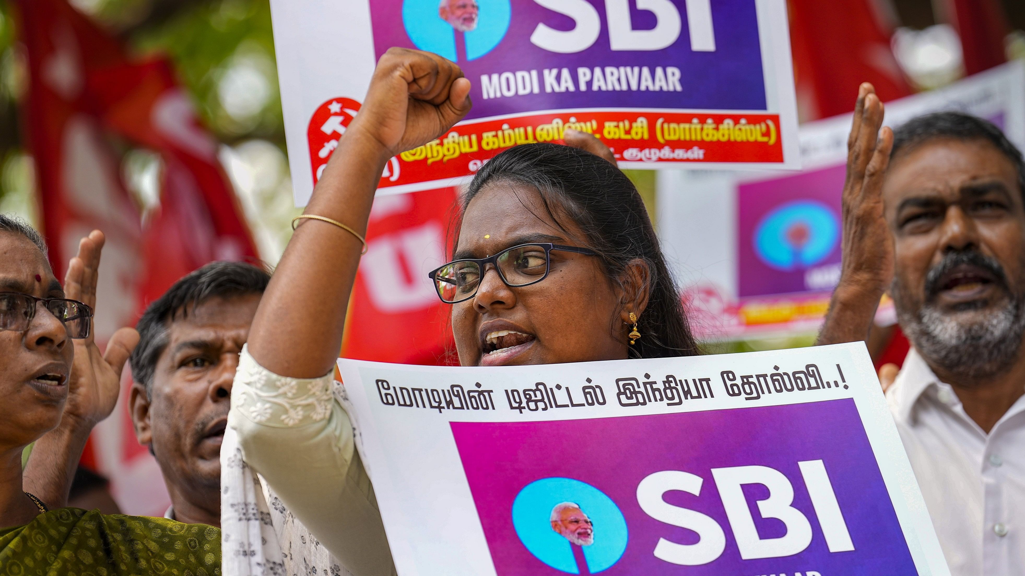 <div class="paragraphs"><p> CPI(M) workers stage a protest against the State Bank of India (SBI) moving the Supreme Court to seek more time to disclose electoral bond details, outside SBI office, in Chennai, Wednesday, March 6, 2024.</p></div>
