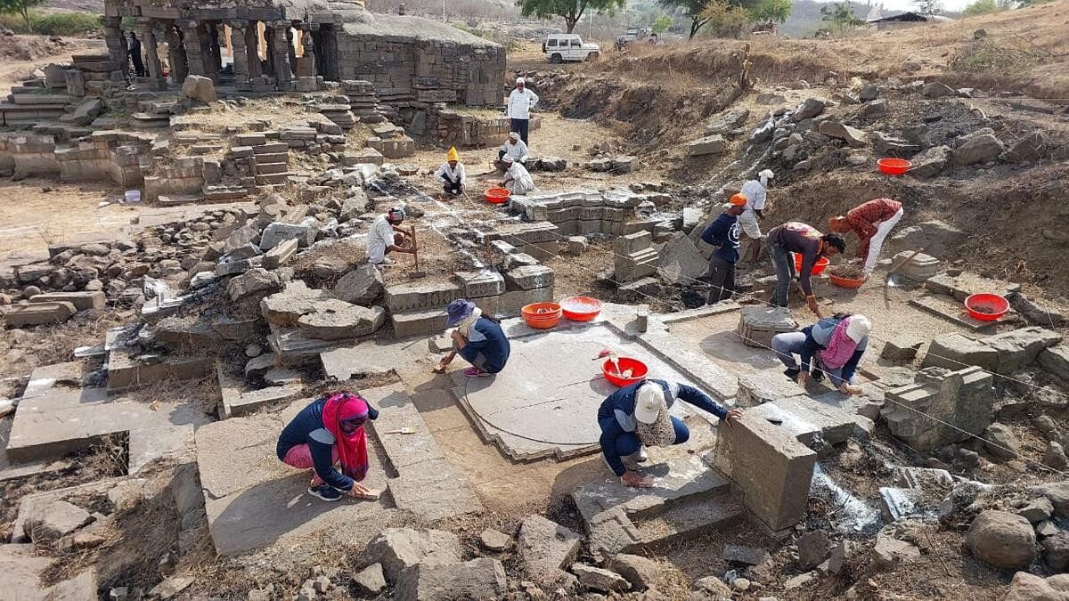 <div class="paragraphs"><p>Excavation work underway in Sakaleshwar temple premises near Ambajogai, in Beed district, Maharashtra.</p></div>
