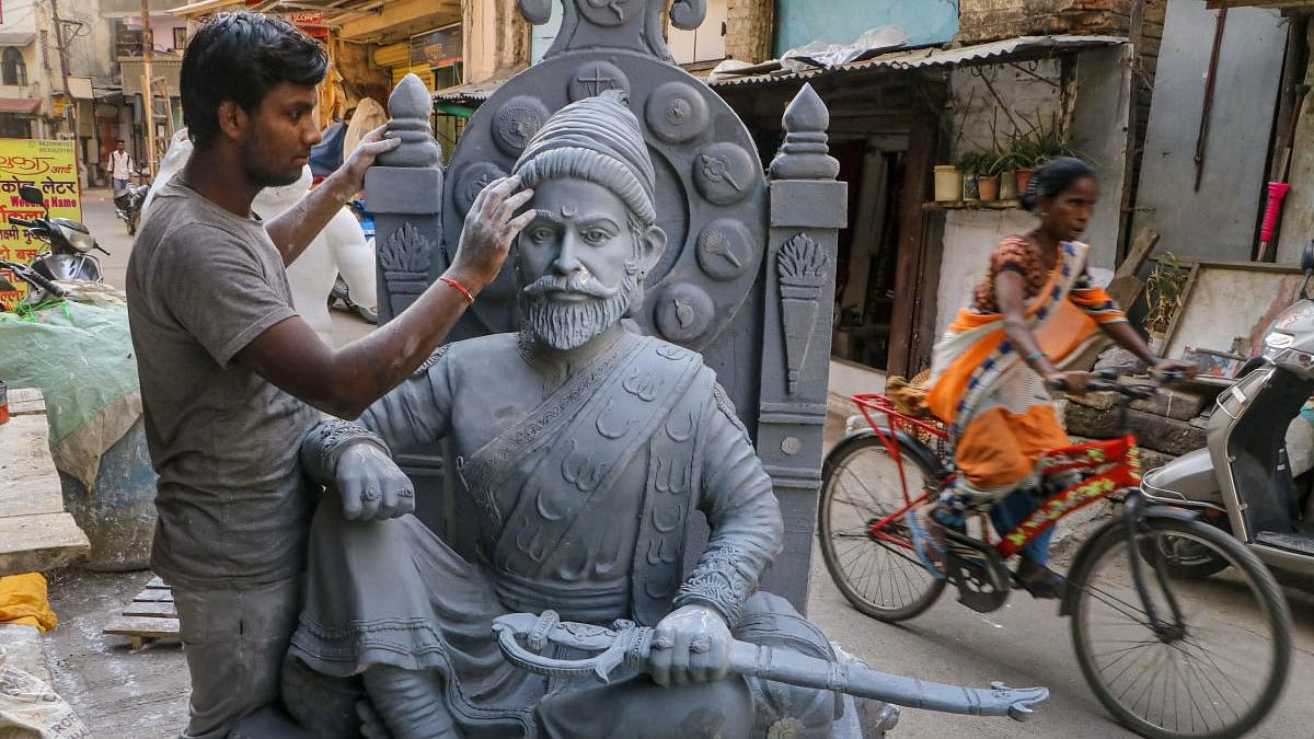 <div class="paragraphs"><p>An artisan gives final touches to an idol of Chhatrapati Shivaji Maharaj</p></div>