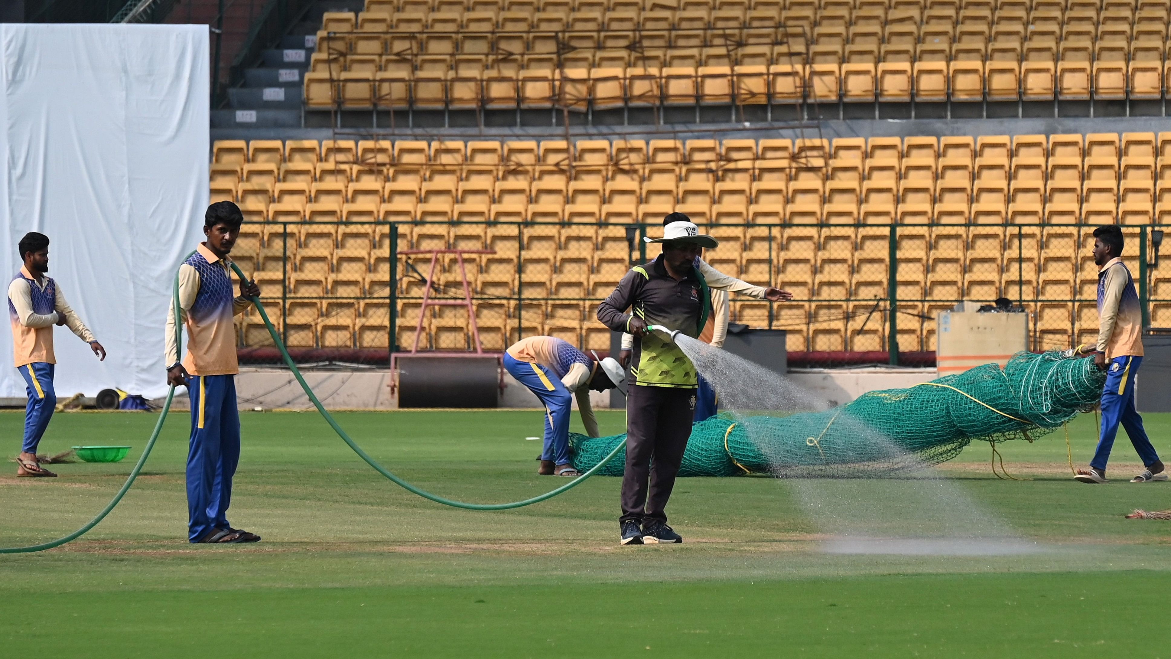 <div class="paragraphs"><p>Groundsmen wet the ground at M Chinnaswamy Stadium. </p></div>