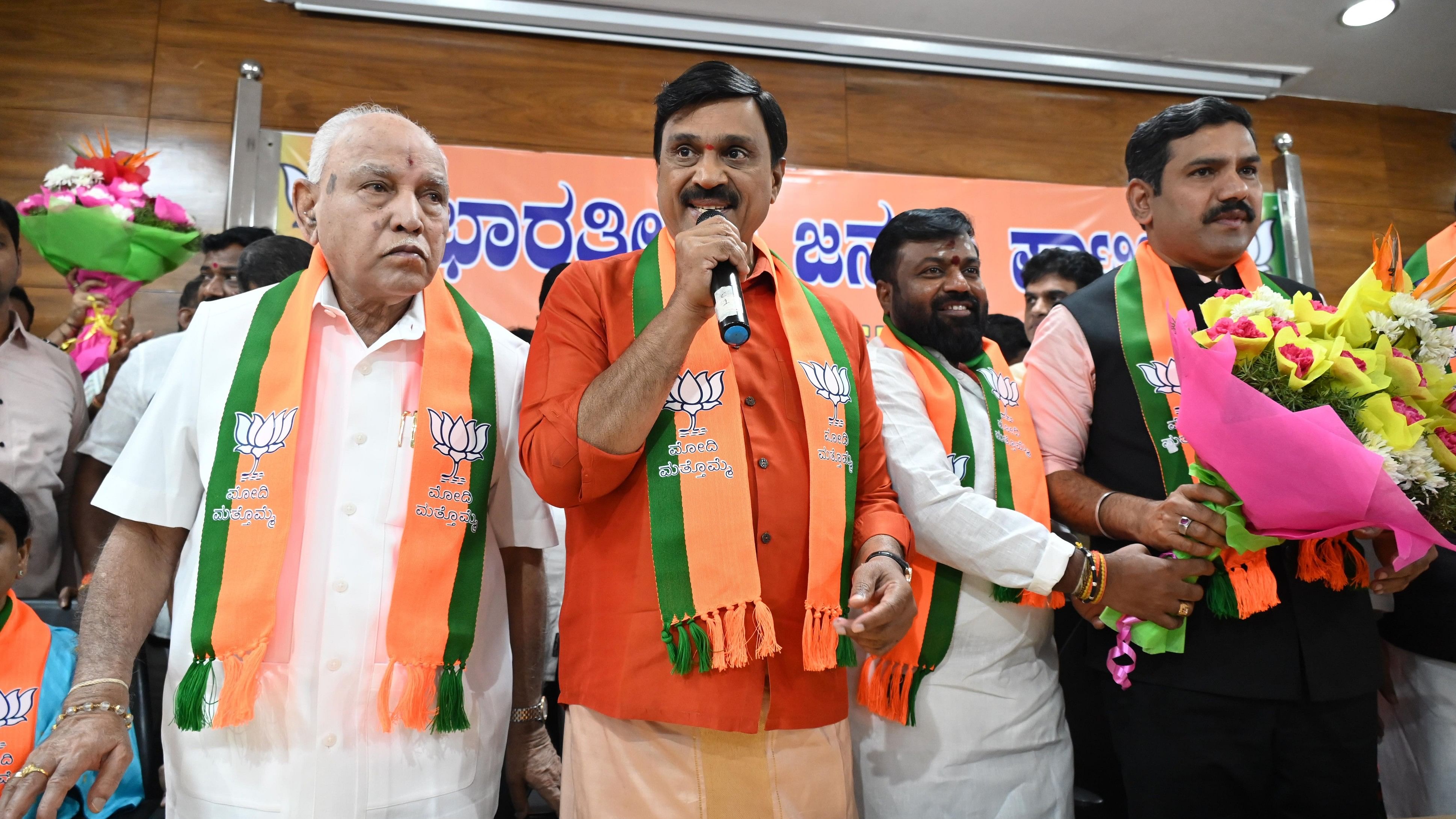 <div class="paragraphs"><p>State BJP president&nbsp;B Y Vijayendra welcomes Gangavati&nbsp;MLA G Janardhana Reddy as he rejoined the party along with his wife Aruna Lakshmi in Bengaluru on Monday. Party veteran B S Yediyurappa and others were present. </p></div>