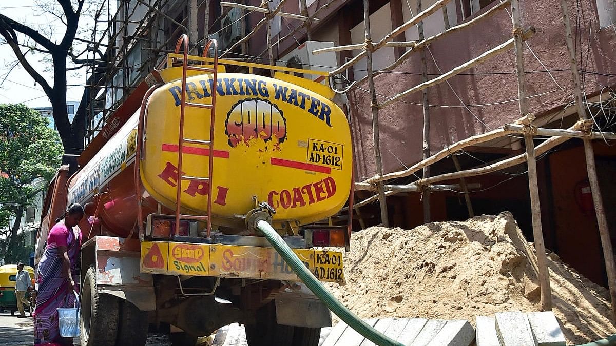 <div class="paragraphs"><p>A water tanker supplying water to an apartment complex at Shantalanagar in Bengaluru. </p></div>