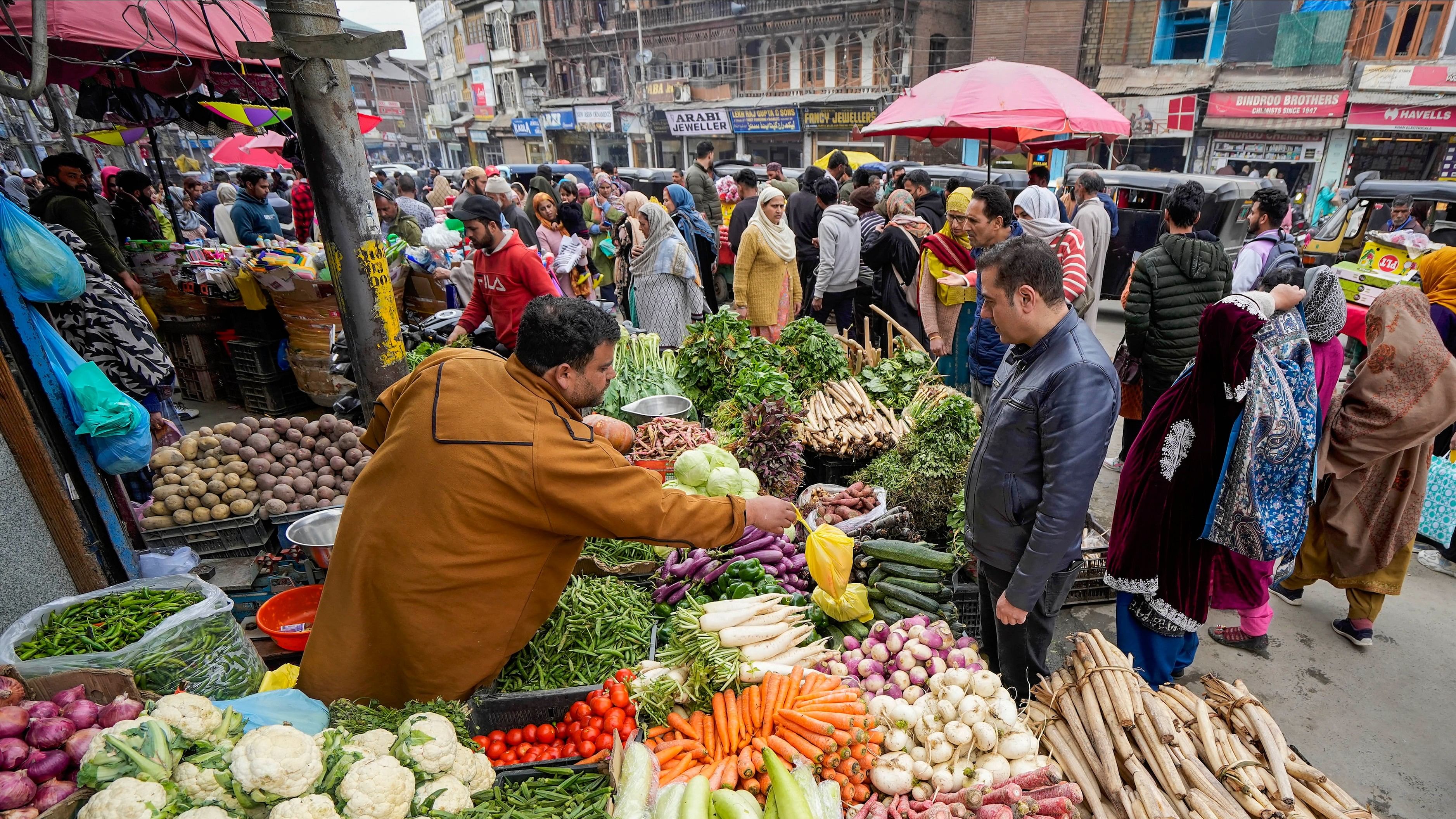 <div class="paragraphs"><p>People shop at a market  in Srinagar, Monday, March 11, 2024.</p></div>