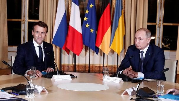 <div class="paragraphs"><p>French President Emmanuel Macron (L) and Russian President Vladimir Putin.</p></div>