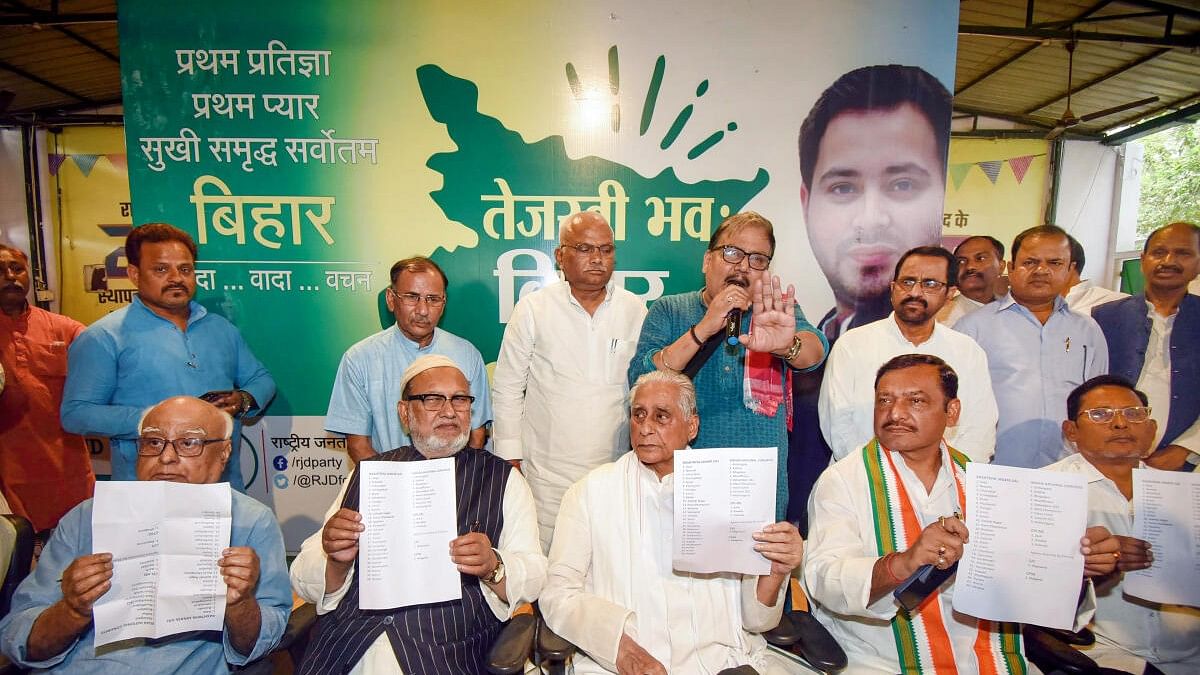 <div class="paragraphs"><p> Bihar RJD President Jagdanand Singh and State Congress President Akhilesh Singh with CPI-ML, CPM and other leaders release Grand Alliance candidates' list for Lok Sabha elections, in Patna, Friday, March 29, 2024.</p></div>