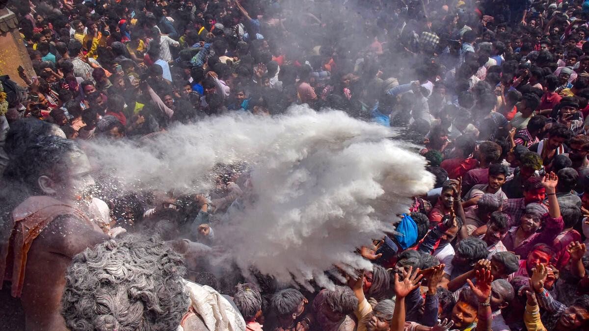 <div class="paragraphs"><p>Devotees take part in ‘Bhasma’ or ‘Masan’ Holi celebration at the Manikarnika Ghat crematorium, in Varanasi.</p></div>