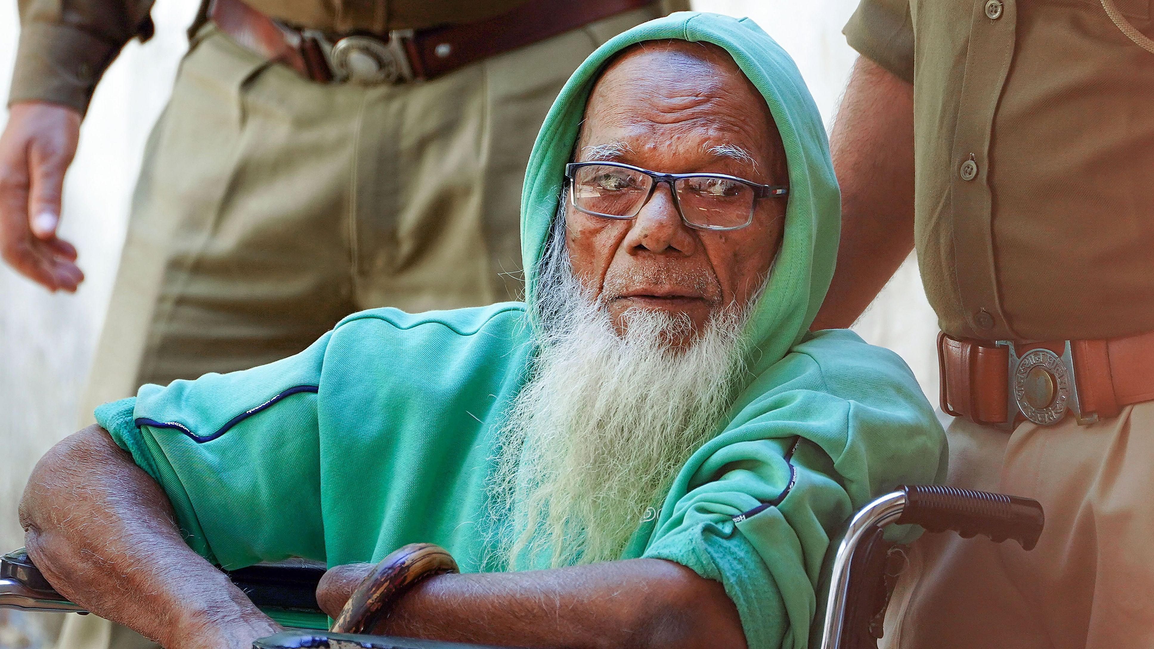 <div class="paragraphs"><p>Abdul Karim Tunda, after he was acquitted by a Terrorist &amp; Anti-Disruptive Activities Act (TADA) court in the 1993 serial bomb blasts case, in Ajmer.</p></div>