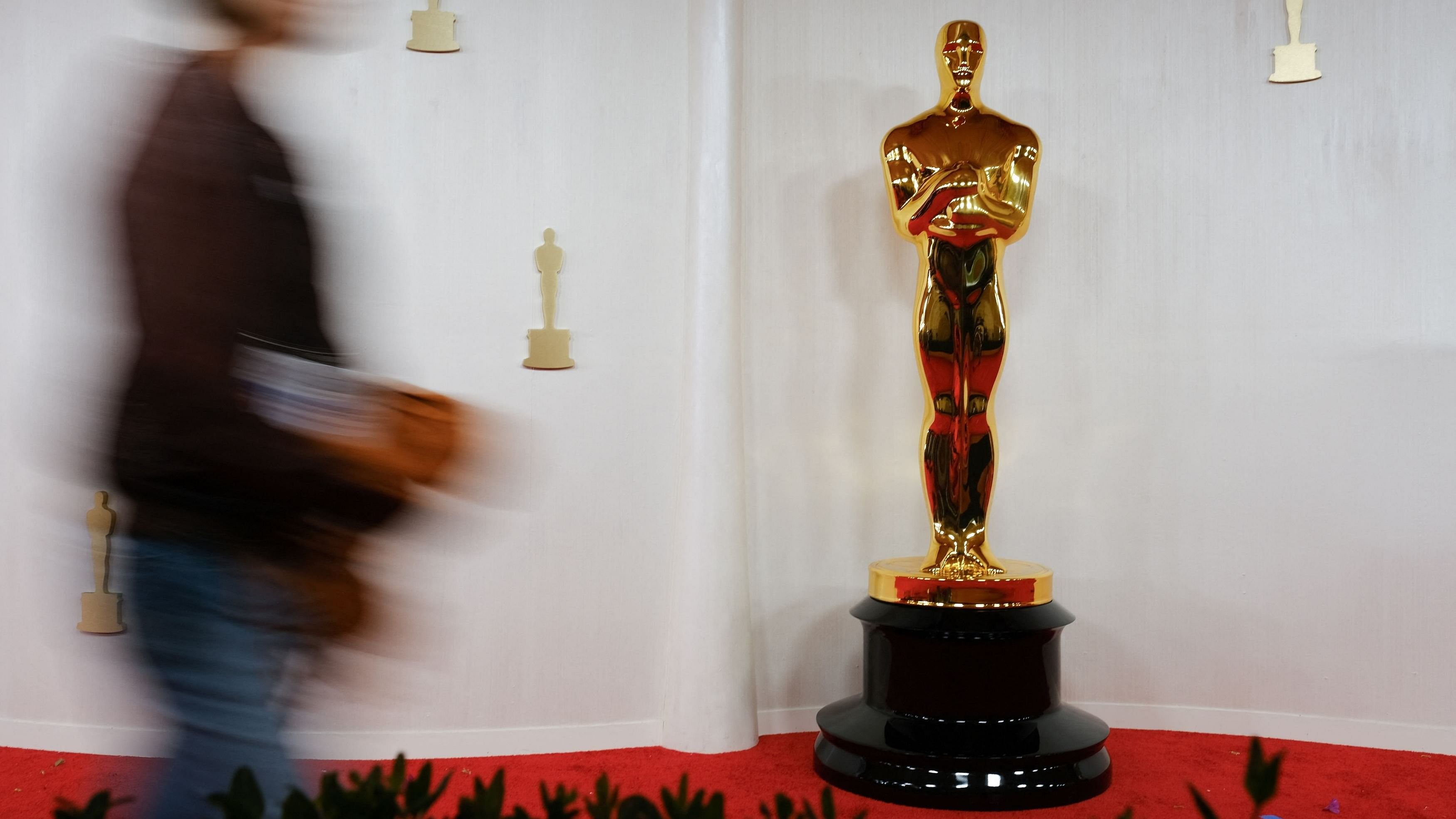 <div class="paragraphs"><p>An Oscar statue is seen as preparations continue for the 96th Academy Awards in Los Angeles.</p></div>