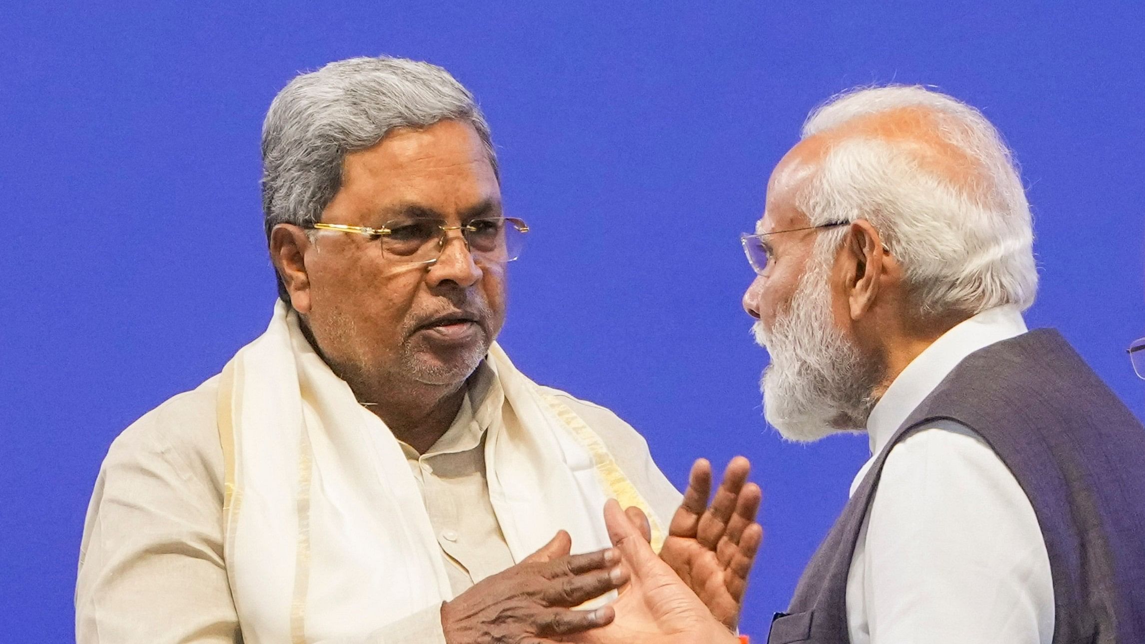 <div class="paragraphs"><p>Karnataka CM Siddaramaiah (L) and PM Narendra Modi.</p></div>