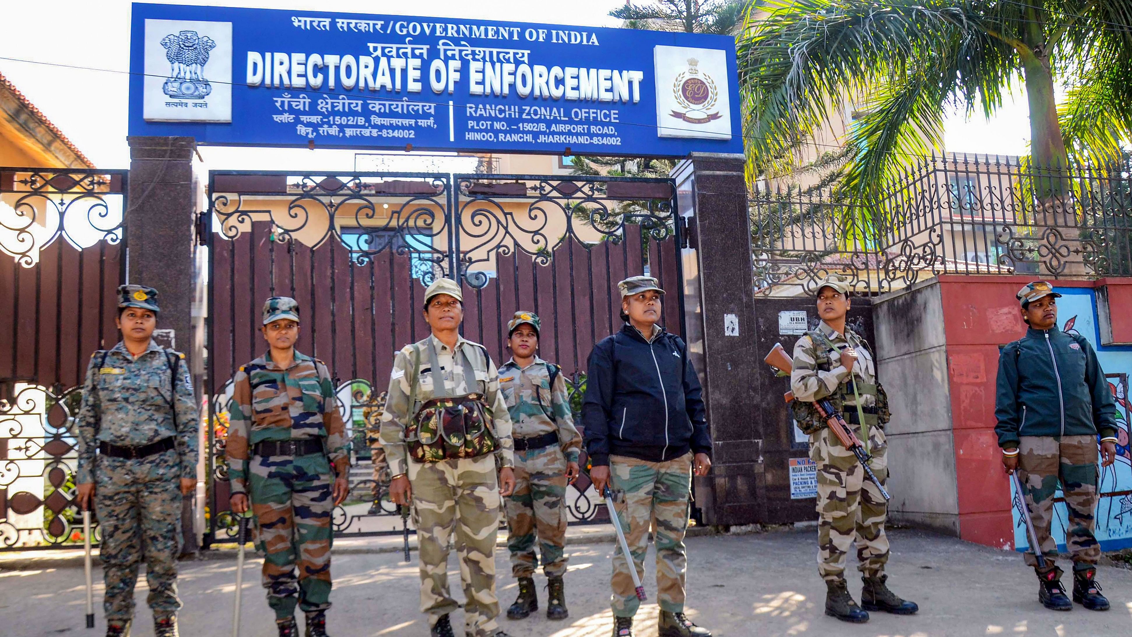 <div class="paragraphs"><p>In this file image, security forces stand guard outside the Ranchi Zonal Office of the Directorate of Enforcement.</p></div>