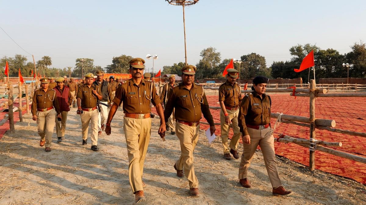 <div class="paragraphs"><p>File photo of police near Ayohdya temple in UP.(Representative image)</p></div>