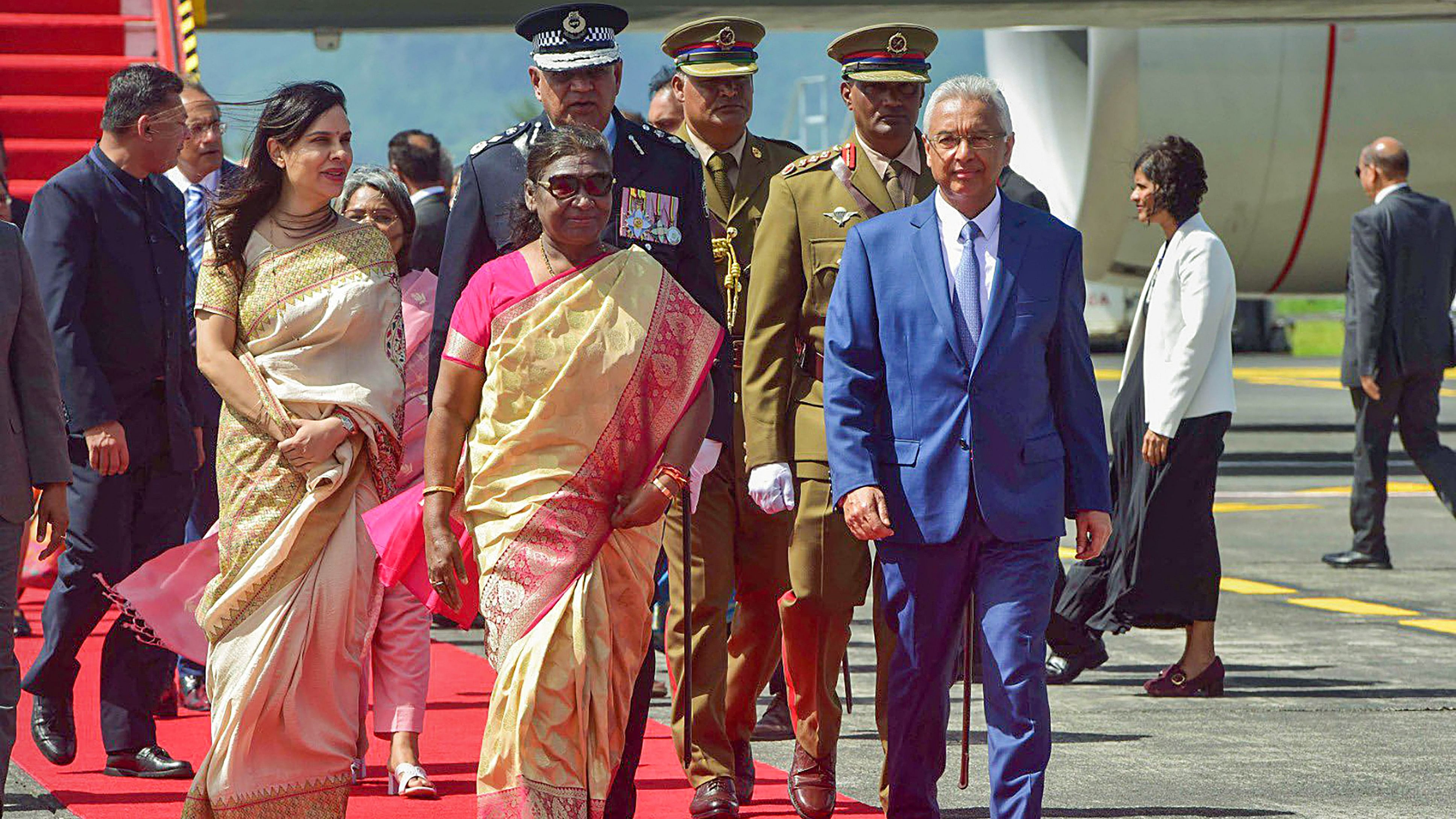 <div class="paragraphs"><p>President Droupadi Murmu being received by Prime Minister of Mauritius Pravind Jugnauth upon her arrival in Mauritius on a 3-day state visit, on Monday.</p></div>