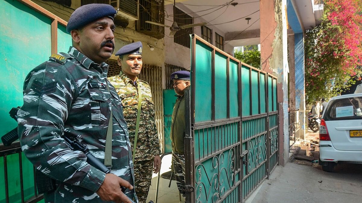 <div class="paragraphs"><p>Security personnel stand guard outside the residence of builder Haji Wasi, a close aid of Samajwadi Party MLA Irfan Solanki, during a raid by Enforcement Directorate in Kanpur.</p></div>