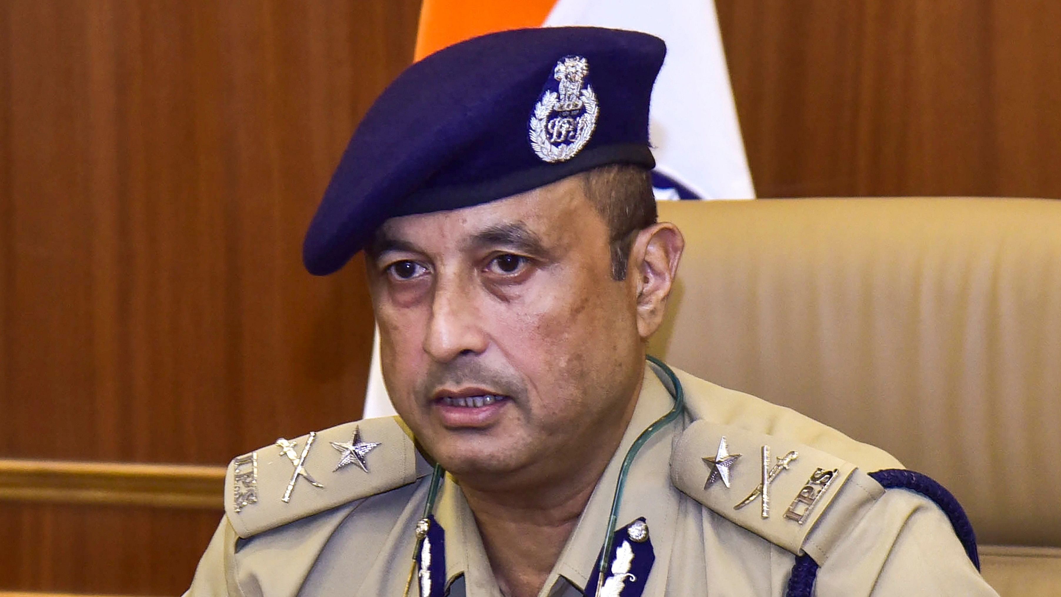 <div class="paragraphs"><p>Assam Inspector General of Police (IGP) Partha Sarathi Mahanta addresses a press conference after ISIS India head and one of his associates were arrested in Dhubri district on March 21.</p></div>