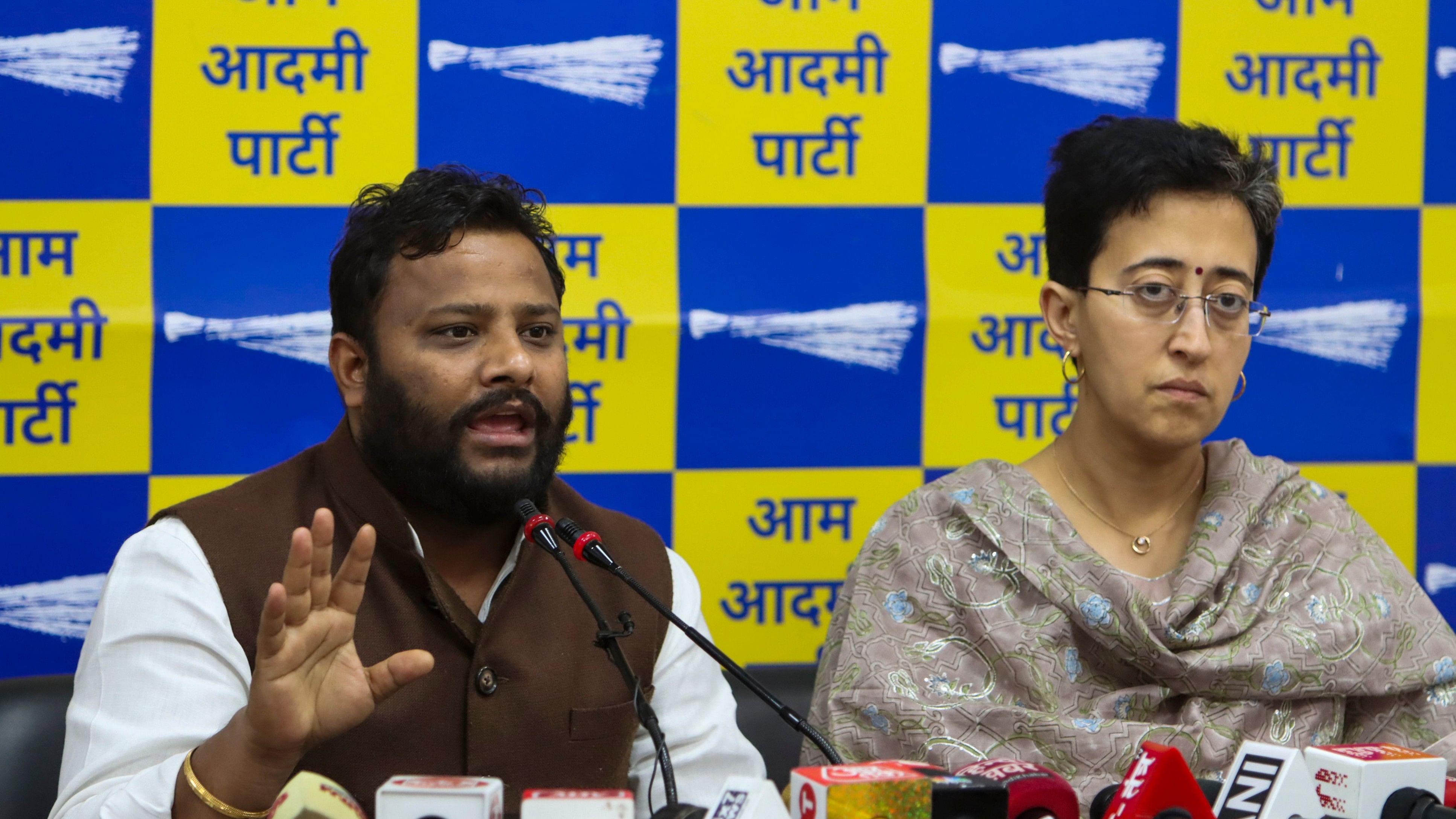 <div class="paragraphs"><p>Senior AAP leader and Delhi Minister Atishi with party's Lok Sabha candidate Kuldeep Kumar during a press conference, at the party office in New Delhi, Saturday, March 2, 2024.</p></div>