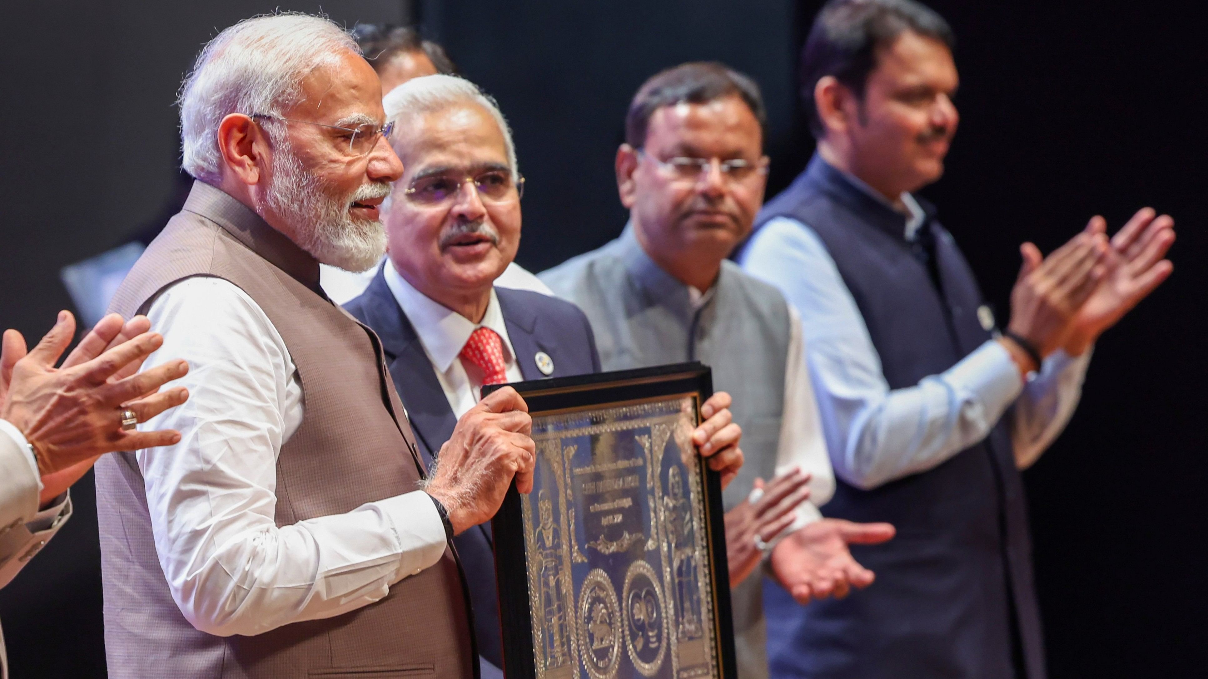 <div class="paragraphs"><p>PM Modi with RBI Guv Das commemorating 90 years of the apex bank, in Mumbai, on Monday. Photo: &nbsp;</p></div>