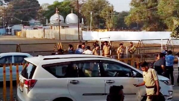 <div class="paragraphs"><p>Security personnel stand guard outside Bhojshala/Kamal Maula Mosque complex after a team of the Archaeological Survey of India (ASI) reached the complex for a survey, in Dhar.</p></div>