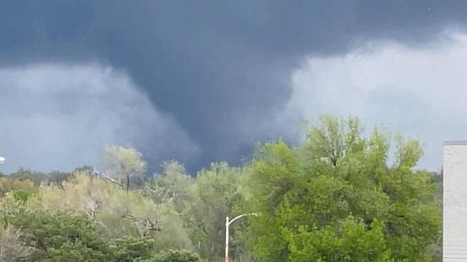 <div class="paragraphs"><p>A view of a tornado in Lincoln, Nebraska</p></div>
