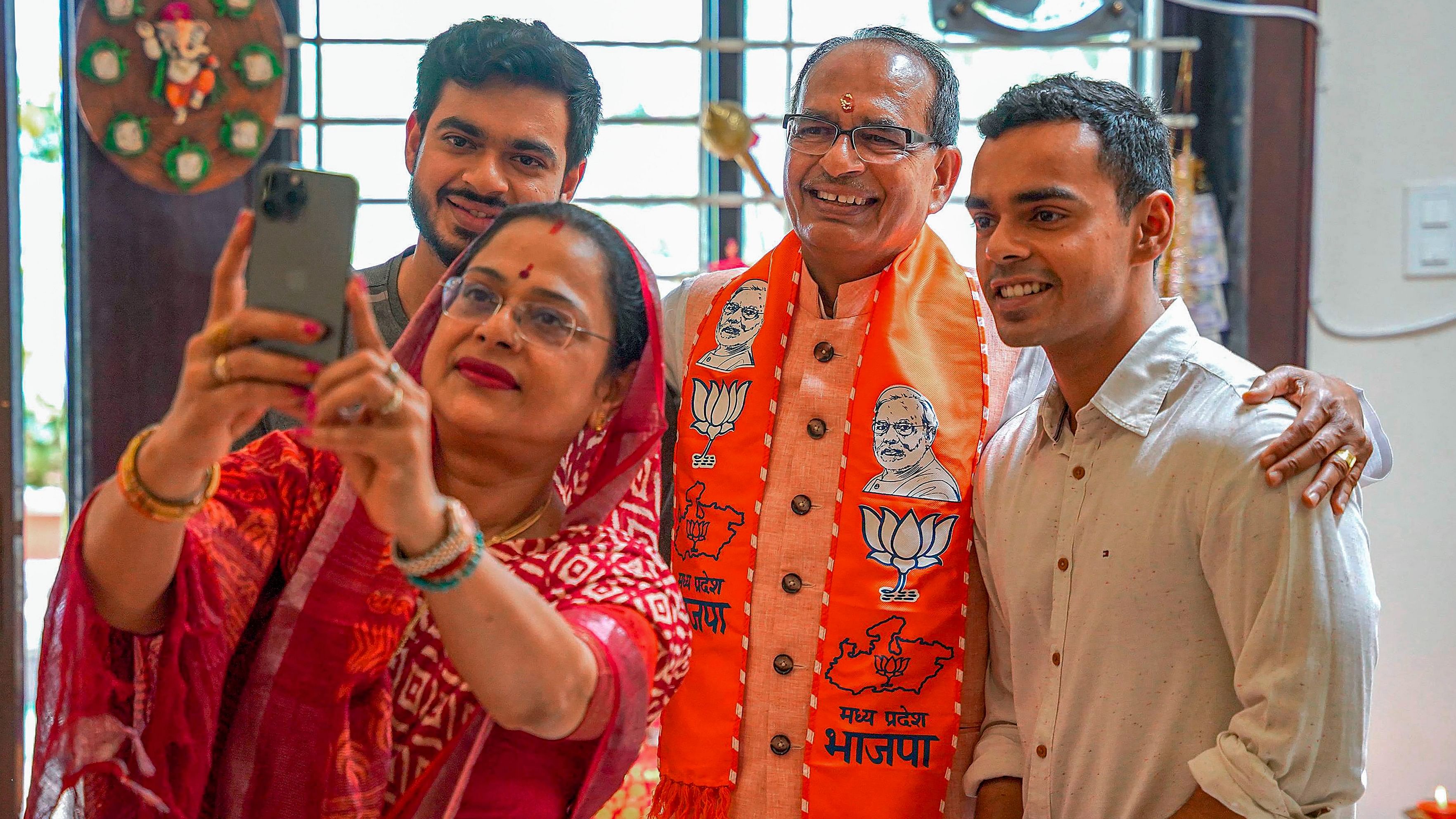 <div class="paragraphs"><p>Former Madhya Pradesh chief minister and BJP candidate from Vidisha constituency Shivraj Singh Chouhan with his wife Sadhna Singh and sons Kartikeya Singh Chouhan and Kunal Singh Chouhan poses for selfies in Bhopal.</p></div>
