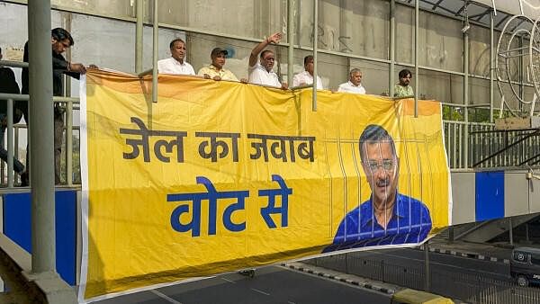 <div class="paragraphs"><p>Aam Aadmi Party (AAP) supporters put up a poster in support of jailed AAP supremo and Delhi Chief Minister Arvind Kejriwal.</p></div>