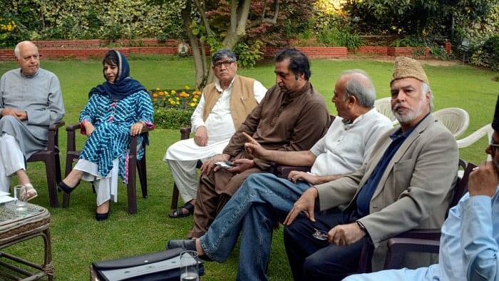 <div class="paragraphs"><p>National Conference President Farooq Abdullah, PDP President and former chief minister Mehbooba Mufti and other leaders during an all party meeting regarding the current situation in Kashmir, in Srinagar. </p></div>