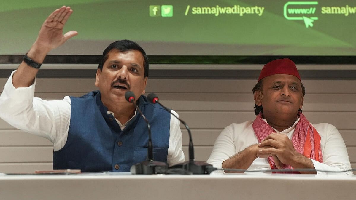 <div class="paragraphs"><p>Samajwadi Party President Akhilesh Yadav with senior AAP leader Sanjay Singh during a press conference at party headquarters, in Lucknow.</p></div>