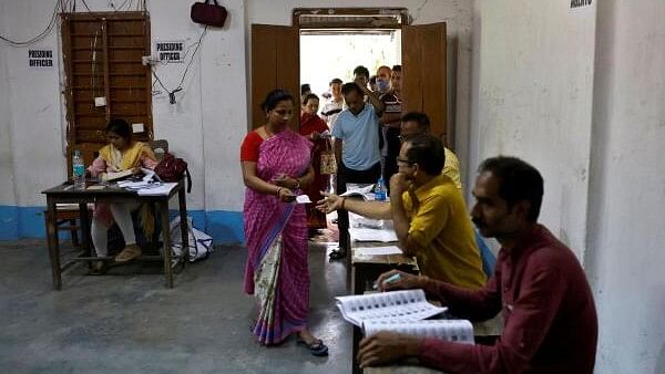 <div class="paragraphs"><p>People arrive to cast their votes at a polling station during the first phase of general election, in Alipurduar district in the eastern state of West Bengal, India, April 19, 2024</p></div>