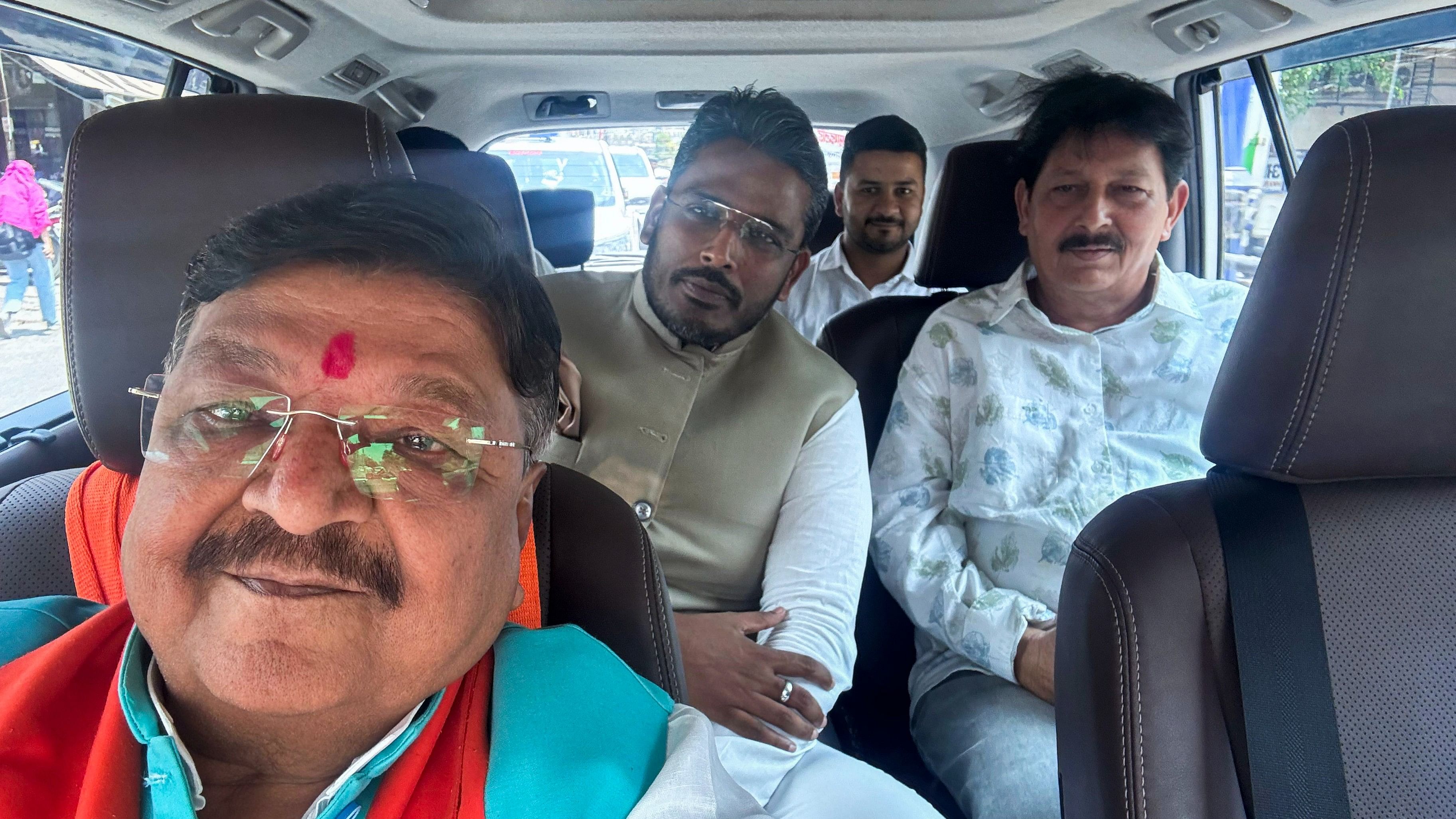 <div class="paragraphs"><p>BJP leader Kailash Vijayvargiya with Congress candidate from Indore Lok Sabha seat Akshay Kanti Bam on Monday.</p></div>