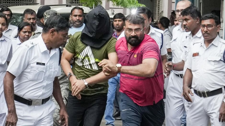 <div class="paragraphs"><p>One of the accused in the Bengaluru Cafe blast case being taken to court by NIA and Kolkata Police officials.&nbsp;</p></div>