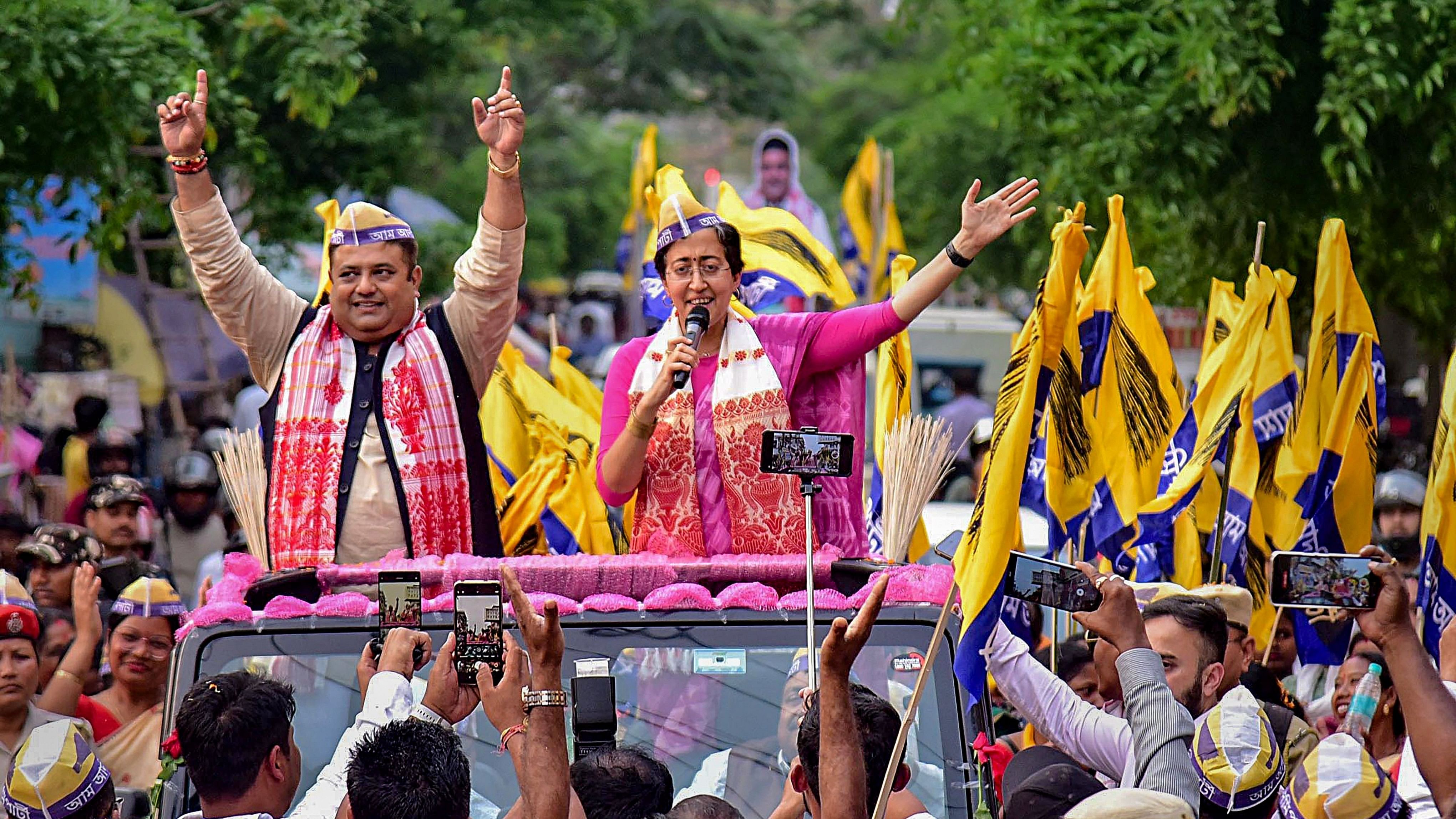 <div class="paragraphs"><p>Sonitpur: Aam Aadmi Party (AAP) leader Atishi with party candidate from Sonitpur constituency Rishiraj Kaundinya during a roadshow ahead of the Lok Sabha election, in Sonitpur district, Wednesday, April 10, 2024. </p></div>