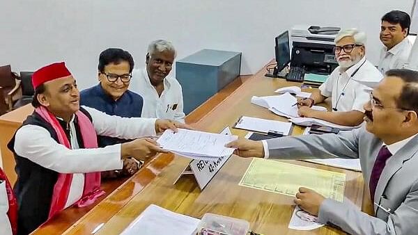 <div class="paragraphs"><p>Samajwadi Party (SP) chief and former Uttar Pradesh chief minister Akhilesh Yadav files his nomination for Lok Sabha elections, in Kannauj, Thursday, April 25, 2024.</p></div>