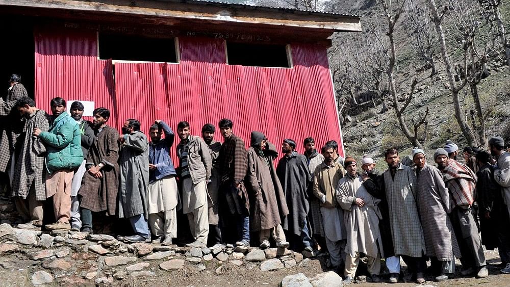 <div class="paragraphs"><p>Voters in a long queue to cast their votes during Lok Sabha elections at a polling booth in Srinagar on Sunday. </p></div>