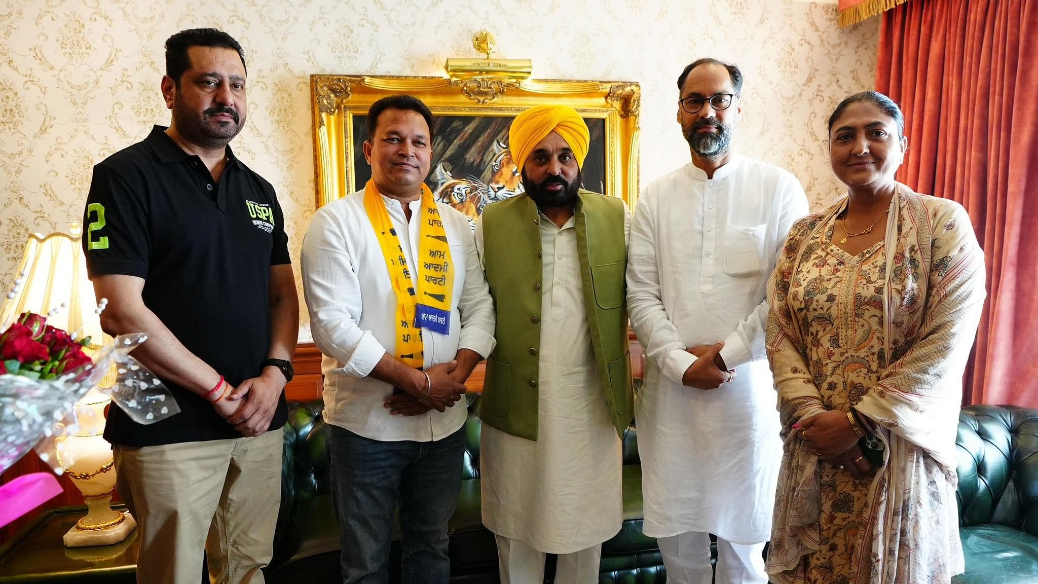 <div class="paragraphs"><p>Kuldeep Singh Shanty with&nbsp;Bhagwant Mann.</p></div>