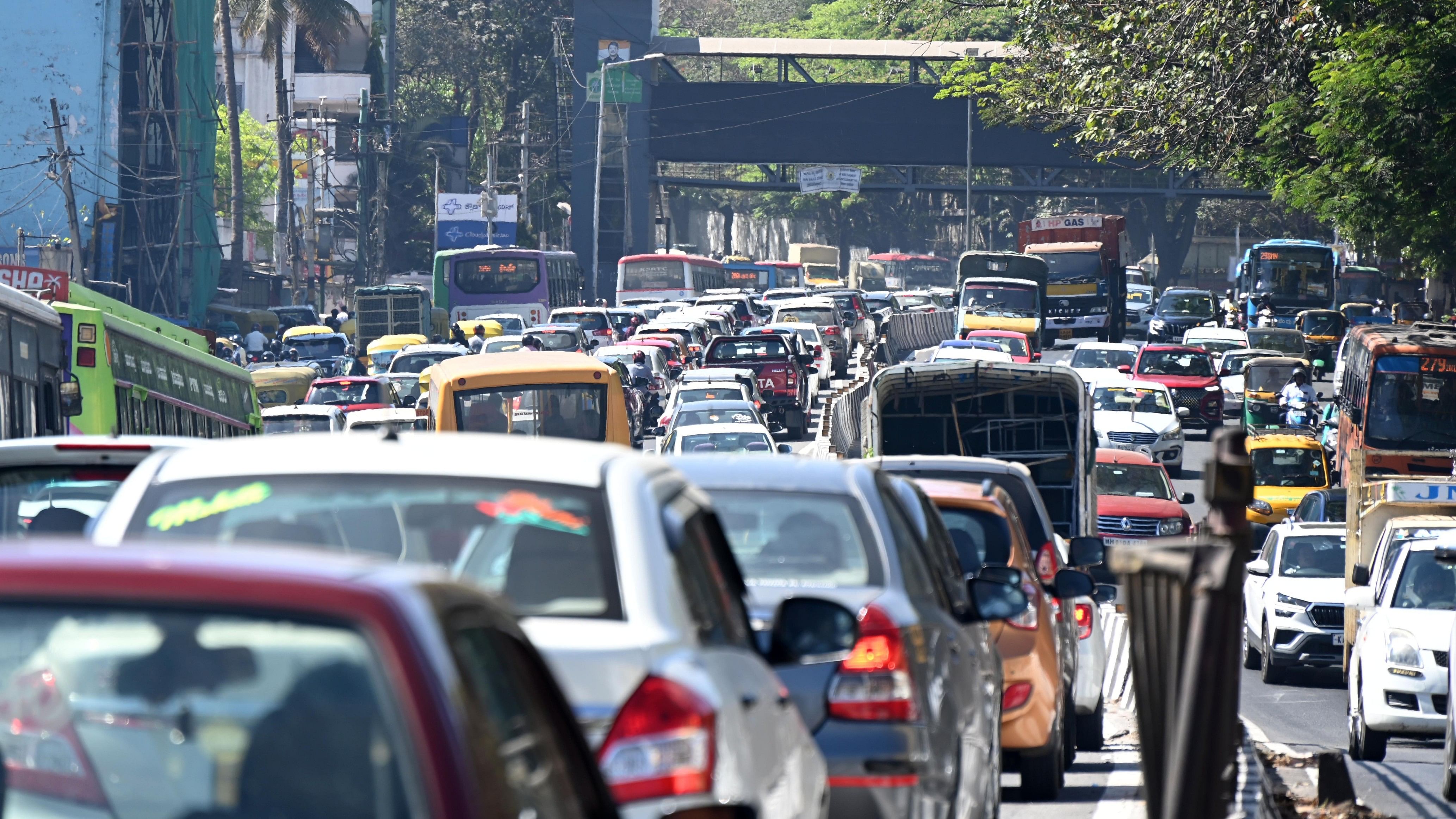 <div class="paragraphs"><p>A file photo of heavy traffic jam on Airport road near Ganganagar during  in Bengaluru</p></div>
