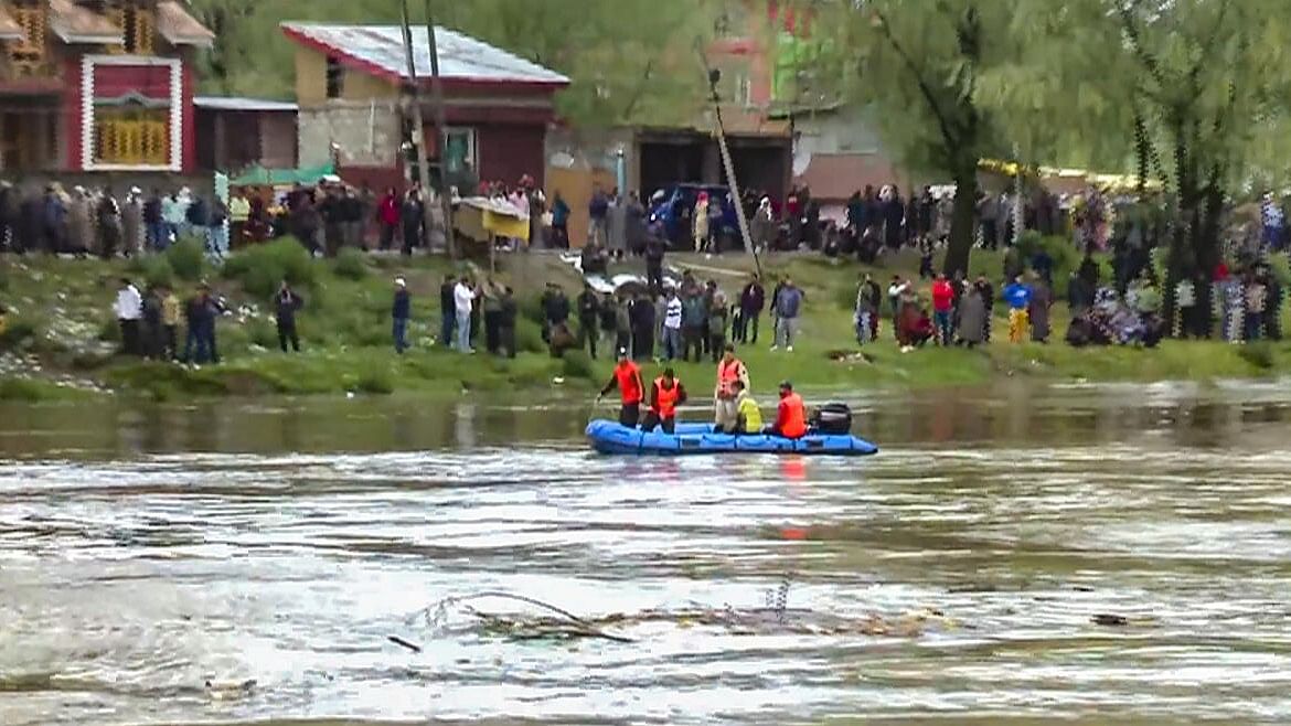 <div class="paragraphs"><p>Rescue operation underway after a boat capsized in the Jhelum river.</p></div>