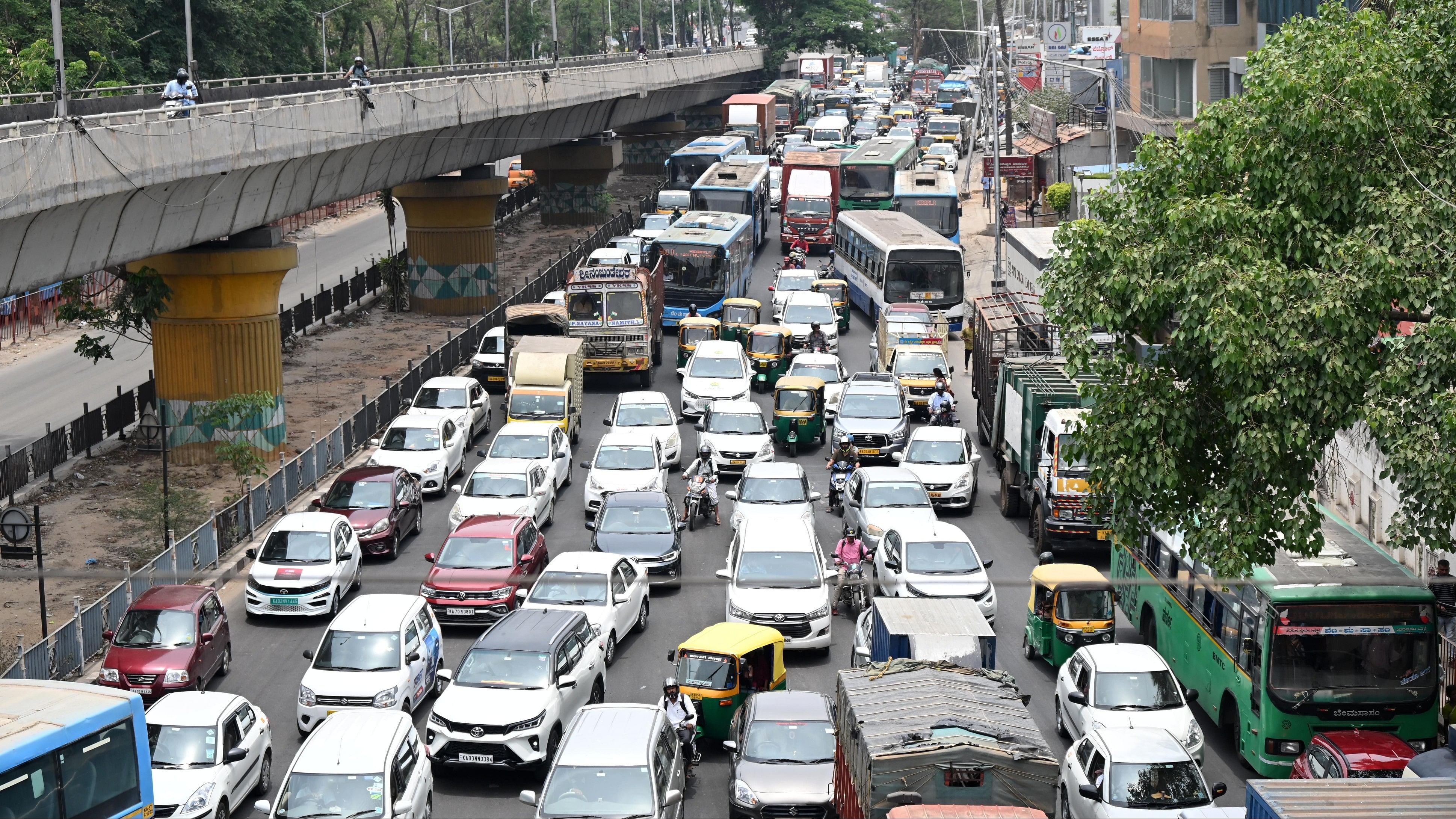 <div class="paragraphs"><p>Traffic continued to move smoothly through the day, but the police will have to wait till Monday to understand the extent of the congestion. </p></div>