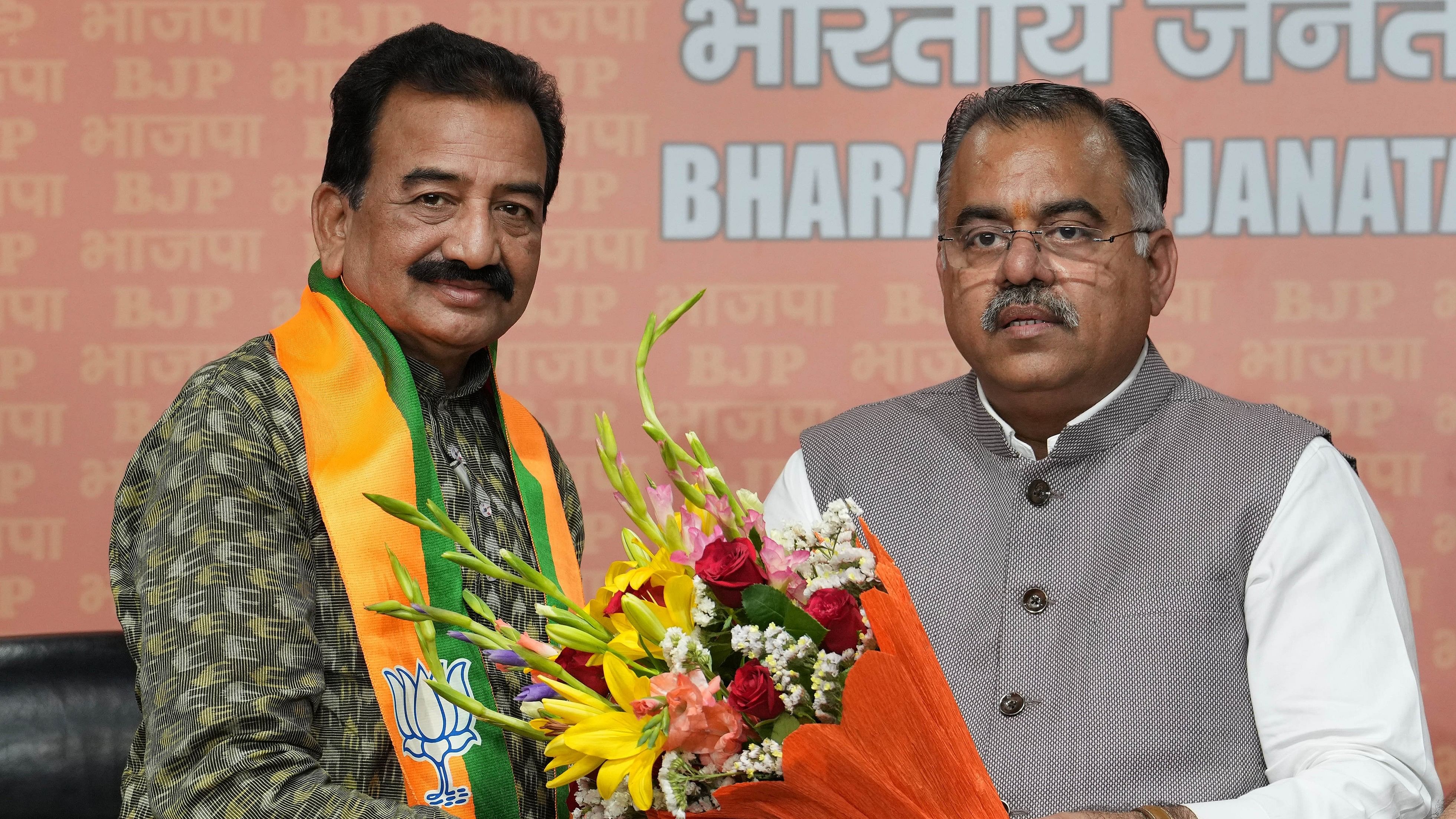 <div class="paragraphs"><p>BJP leader Tarun Chugh welcomes former Biju Janata Dal (BJD) leader Prabhas Singh as he joins the party, in New Delhi, Monday, April 15, 2024. </p></div>