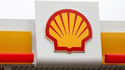 <div class="paragraphs"><p>Shell logo at a petrol station.</p></div>