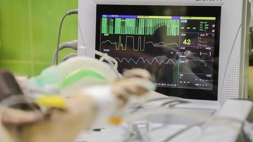 <div class="paragraphs"><p>Representational Image showing the oscillatory readings on a screen in a hospital.</p></div>