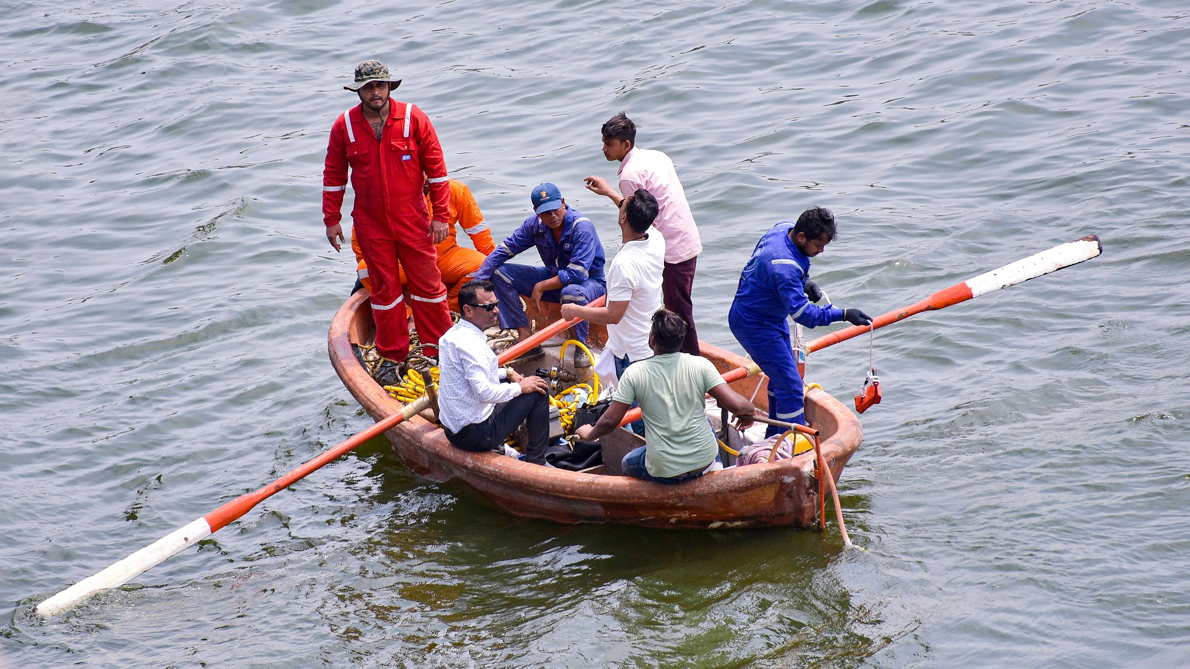 <div class="paragraphs"><p>A team of police officials led by senior police officer Daya Nayak, known as encounter specialist (not in frame), during search of a revolver thrown by Bishnoi Brothers in the River Tapi after they allegedly opened fire at actor Salman Khan's residence, in Surat, Monday, April 22, 2024. </p></div>